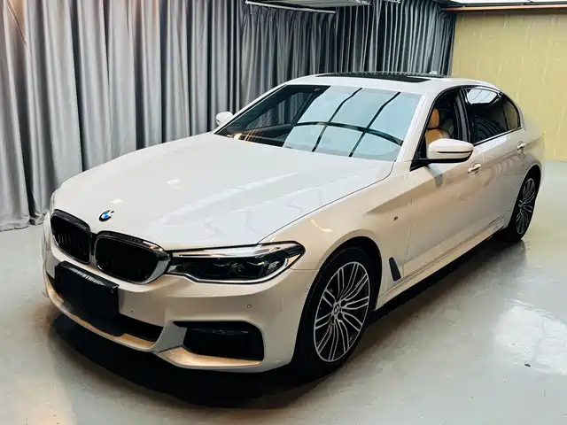 BMW 5-Series — фото 1