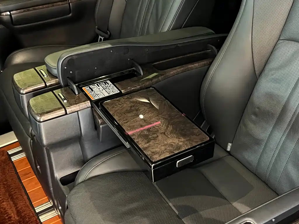 Toyota Alphard — миниатюра 17