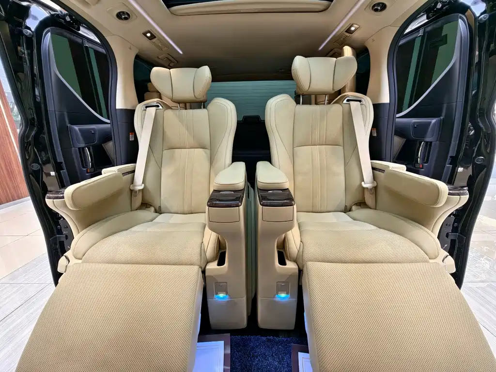 Toyota Vellfire — миниатюра 13