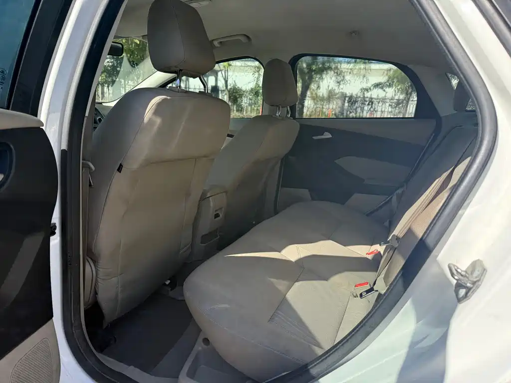 Ford Focus — миниатюра 8