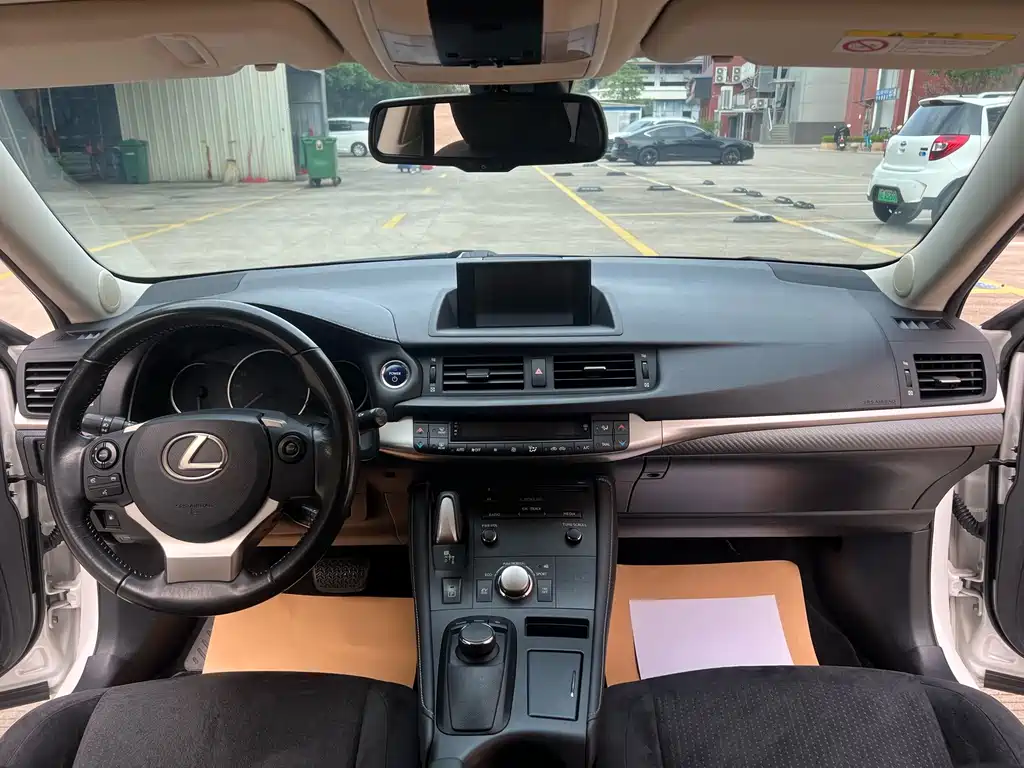 Lexus CT — миниатюра 5
