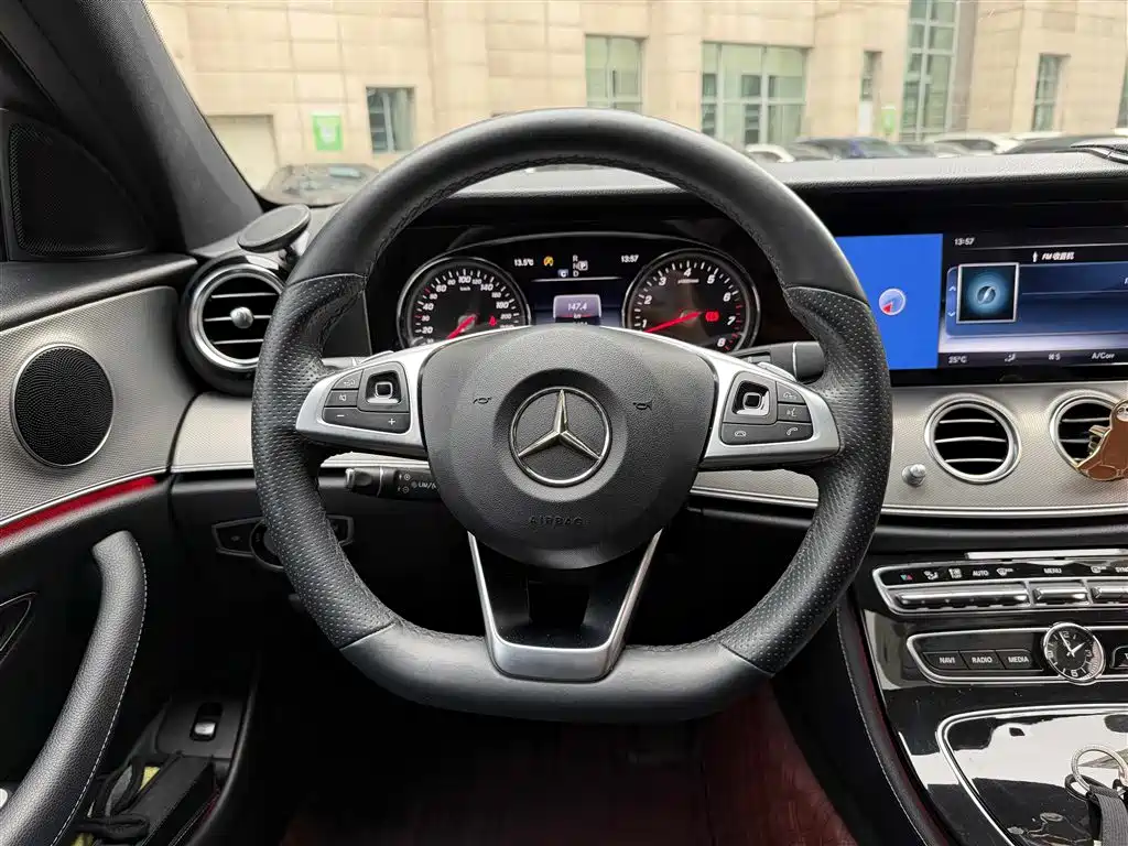 MERCEDES-BENZ E CLASS
