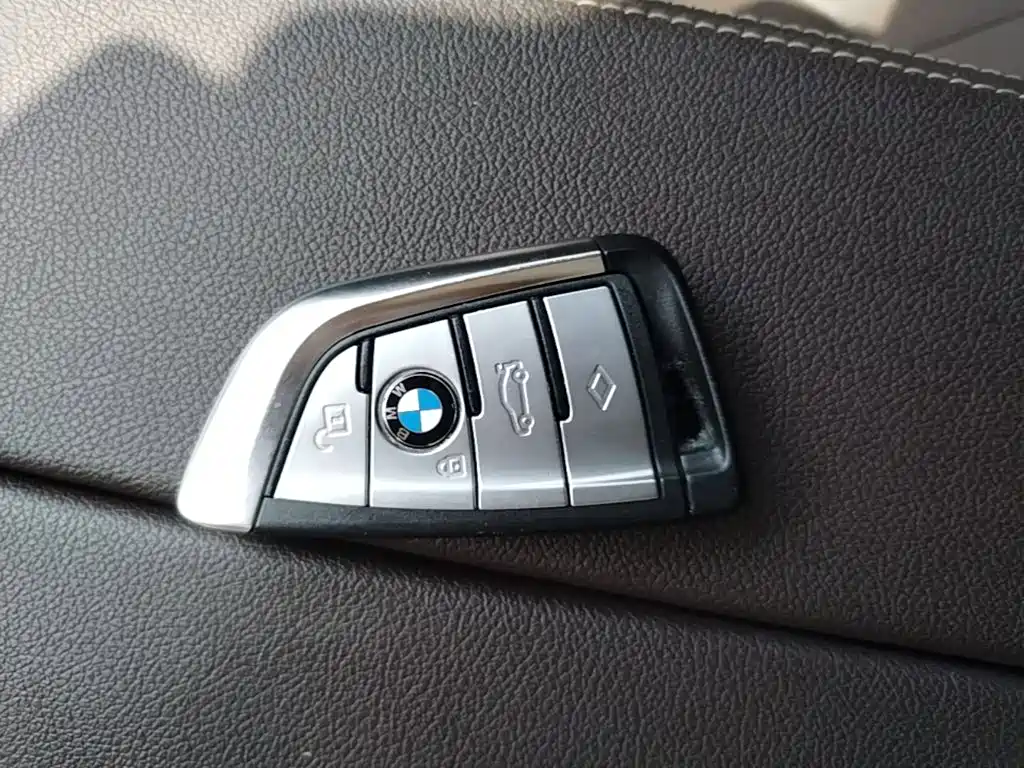 BMW 5 Series — миниатюра 11