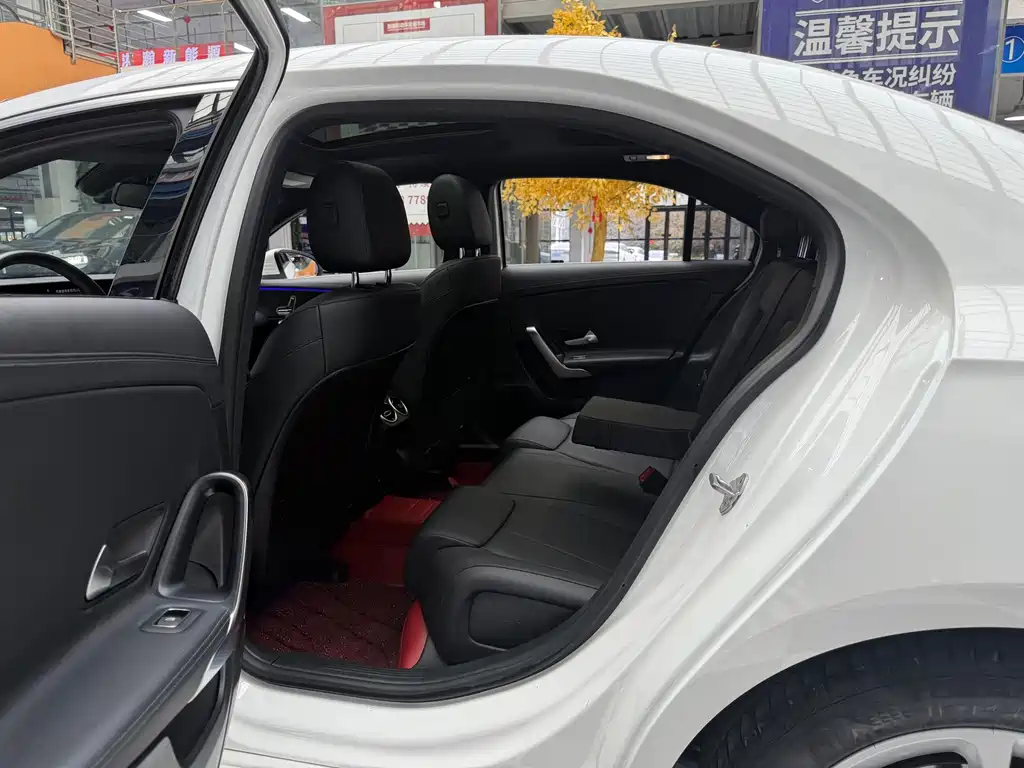 Mercedes-Benz A-Class — миниатюра 10