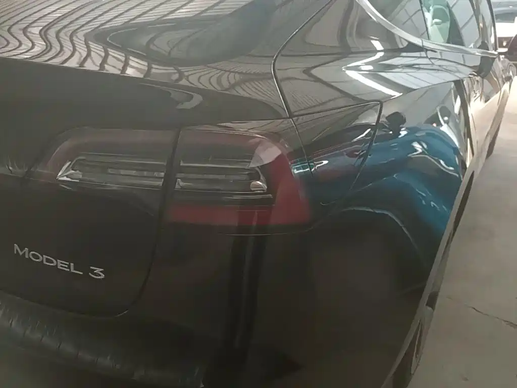 Tesla Model 3 — миниатюра 8