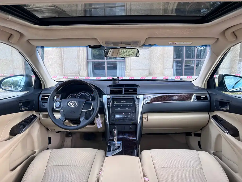 Toyota Camry — миниатюра 16