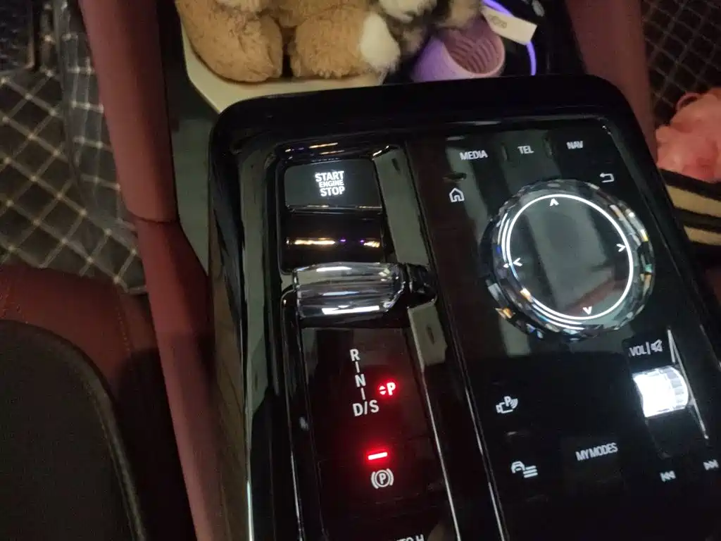 BMW 5 Series — миниатюра 10