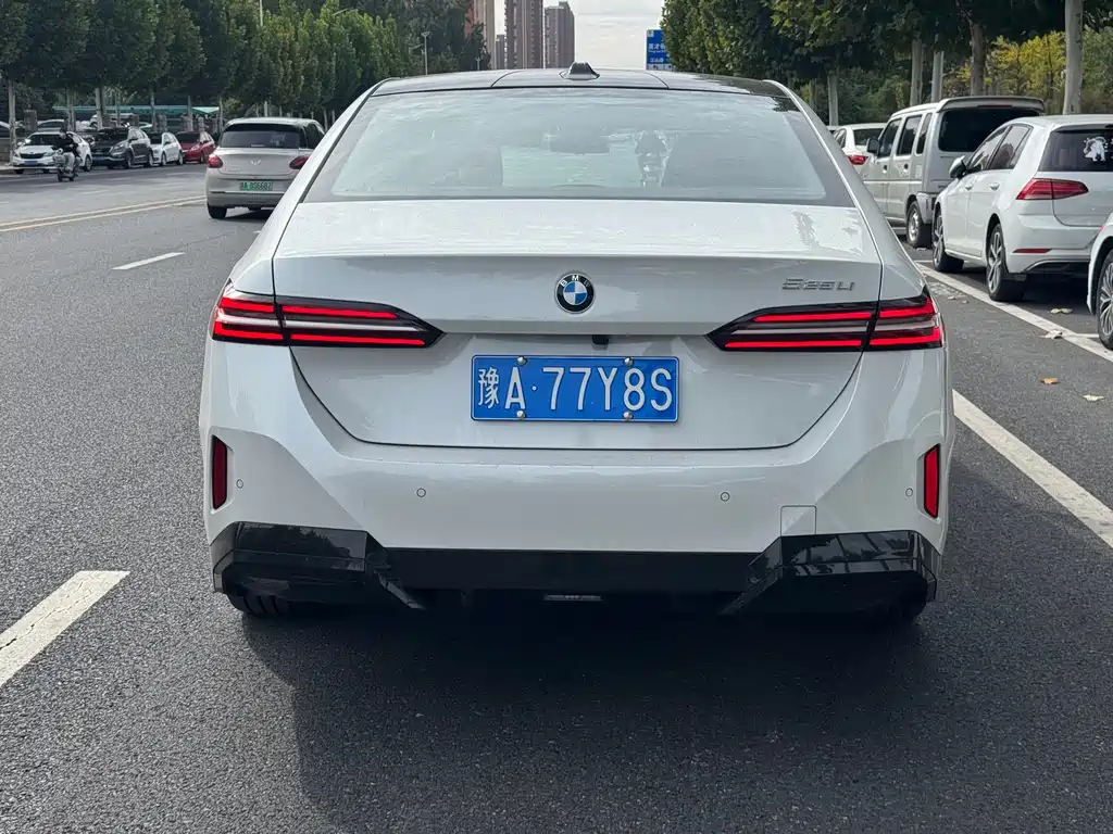 BMW 5 Series — миниатюра 9