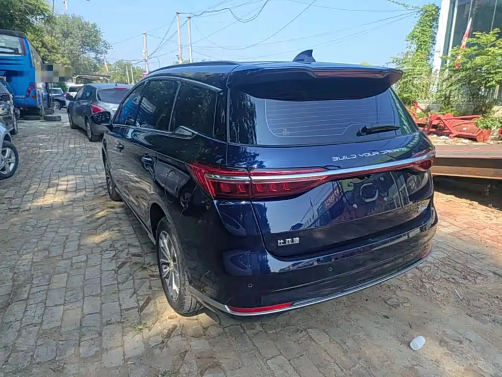 BYD MAX — миниатюра 5