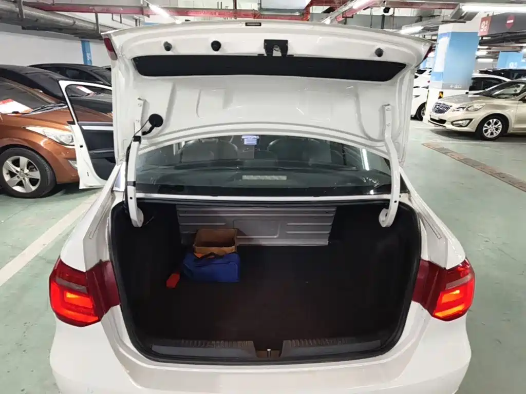 Volkswagen Jetta — миниатюра 19