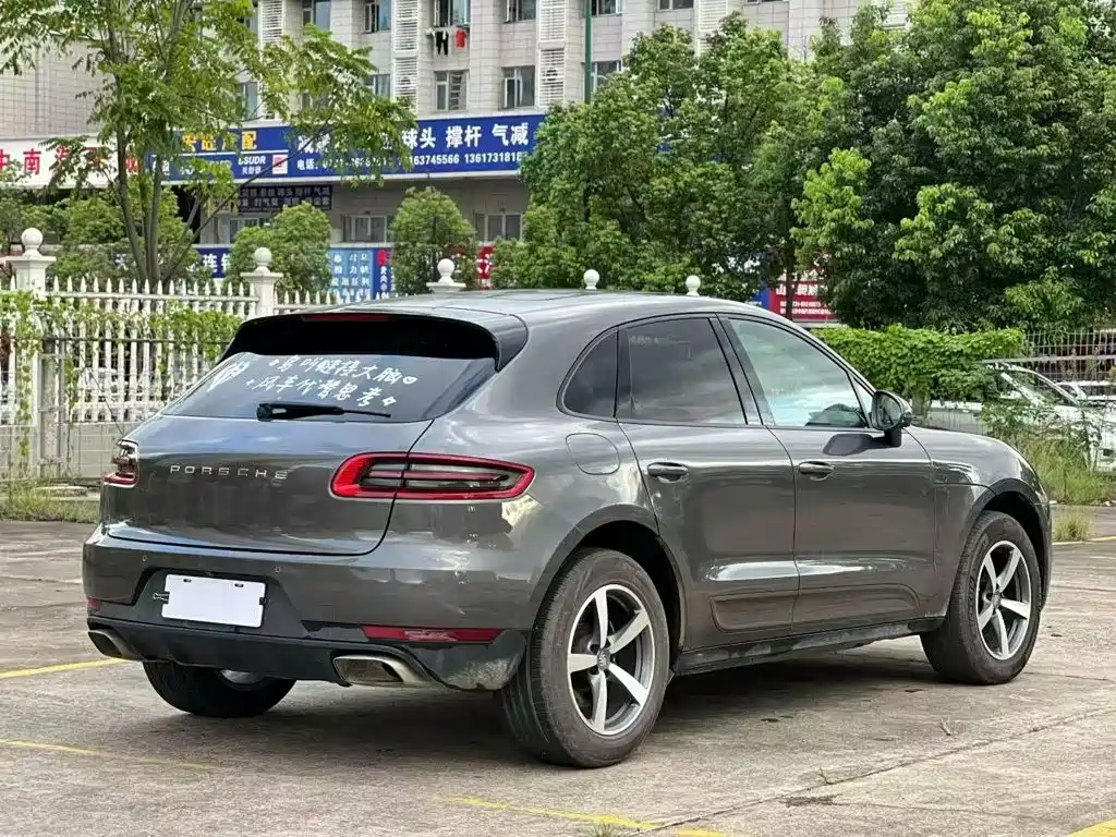 Porsche Macan — миниатюра 4