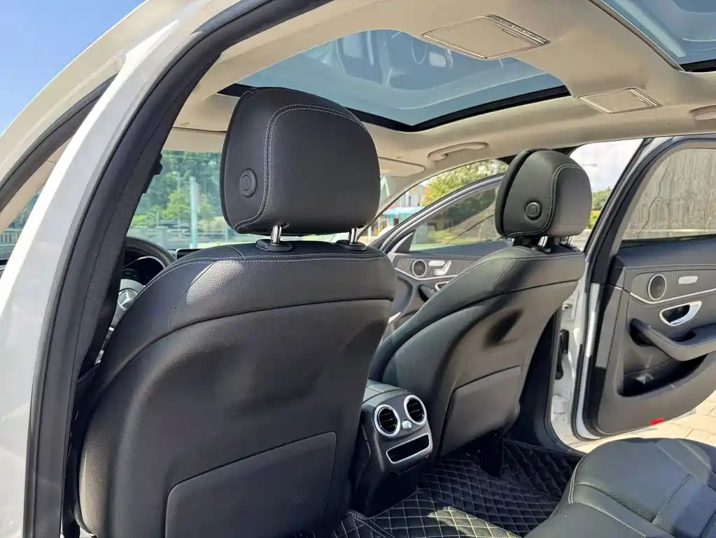 Mercedes-Benz C-Class — миниатюра 15