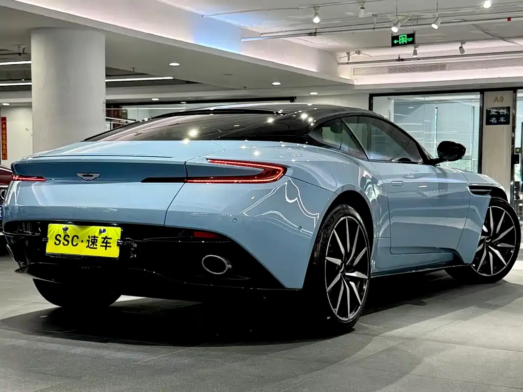 Aston Martin DB11 — миниатюра 4