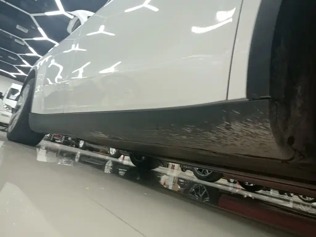 Tesla Model Y — миниатюра 21
