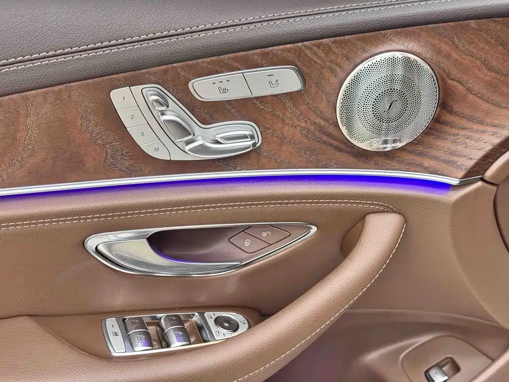 Mercedes-Benz E-Class — миниатюра 5