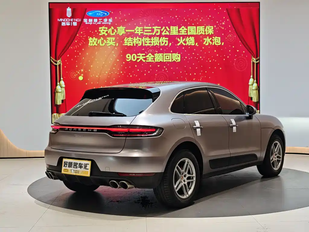 PORSCHE MACAN