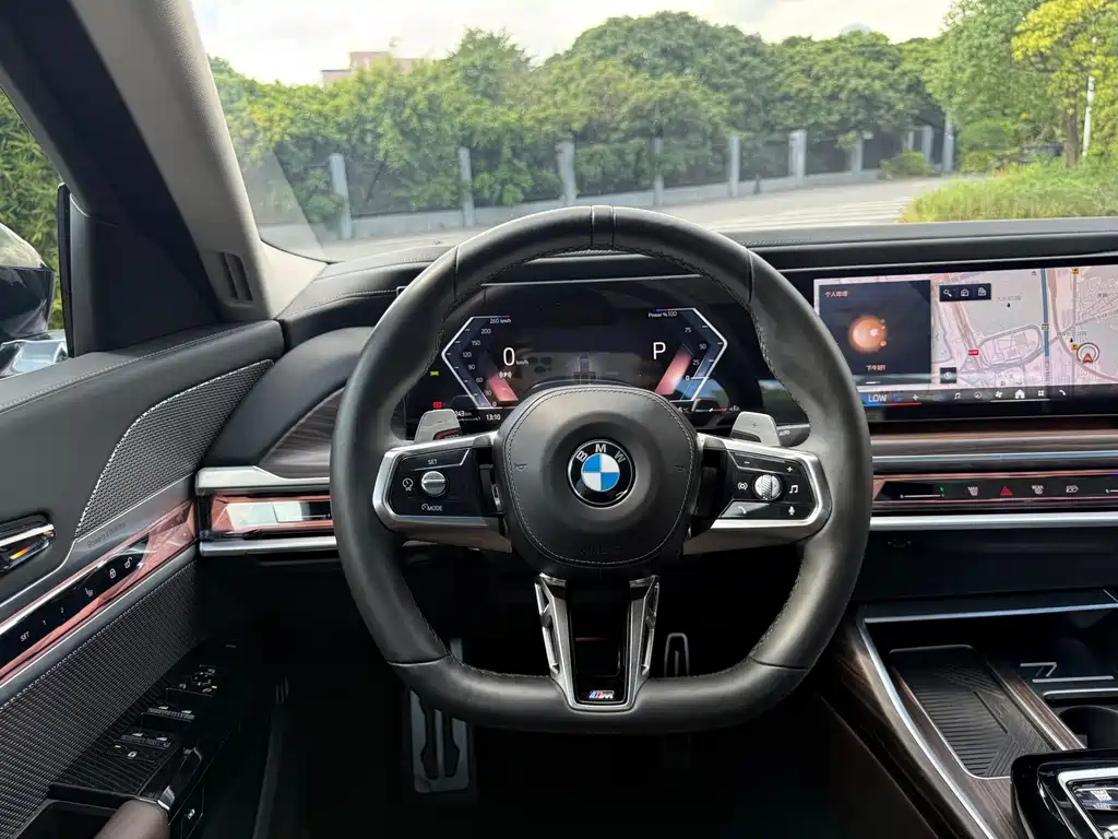 BMW 7 Series — миниатюра 10