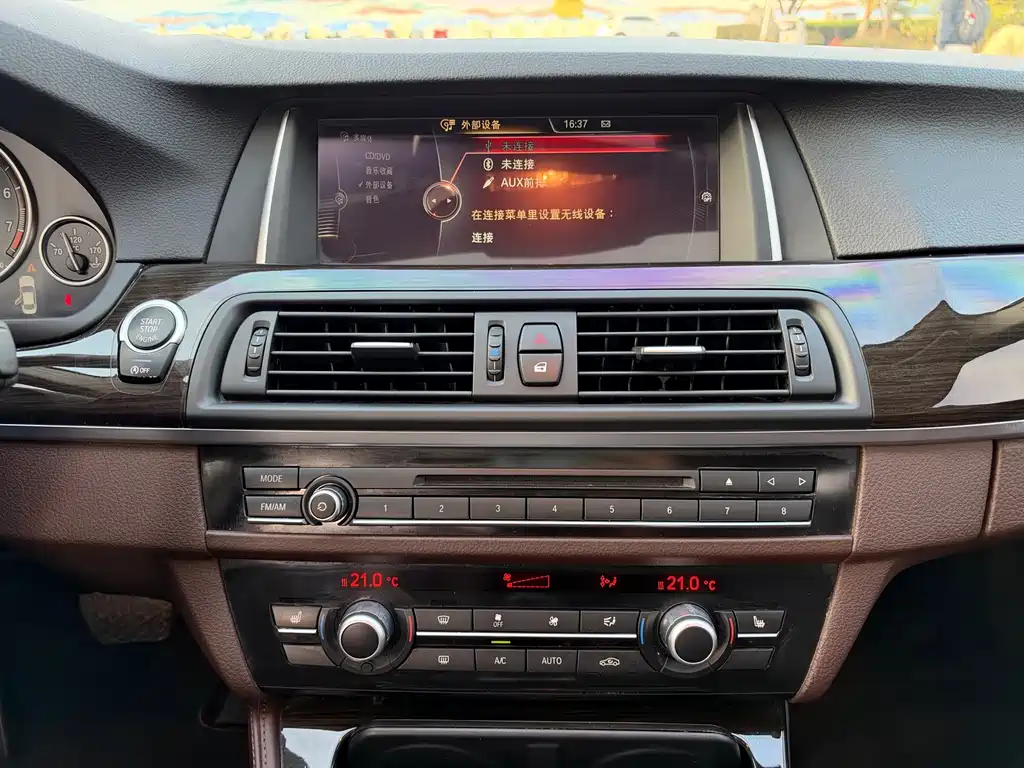 BMW 5 Series — миниатюра 15
