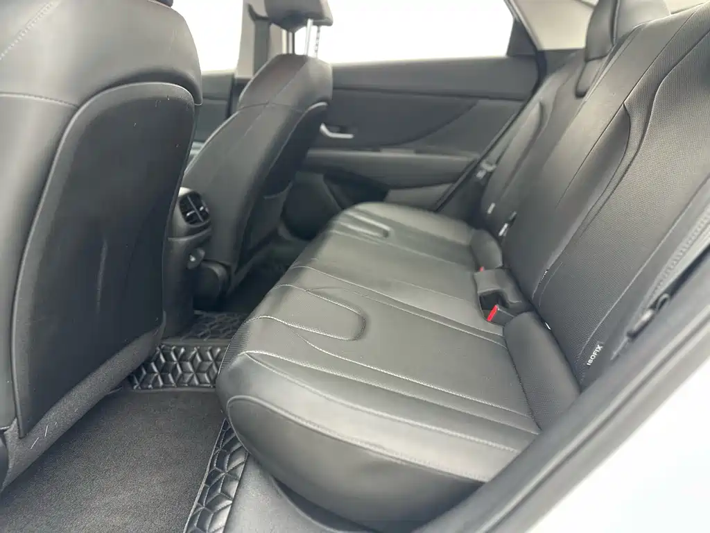 Hyundai Elantra — миниатюра 14