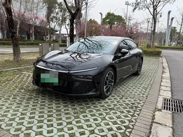 2024 Xpeng P7