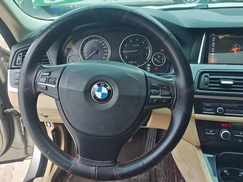 BMW 5 Series — миниатюра 9