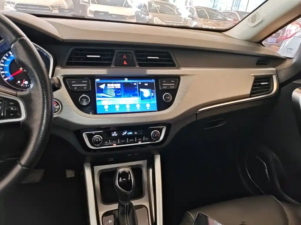 Geely Vision X3 — миниатюра 10