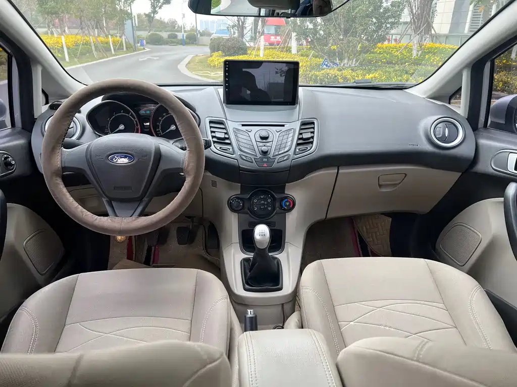 Ford Fiesta 2013 1.5L MT Fashion