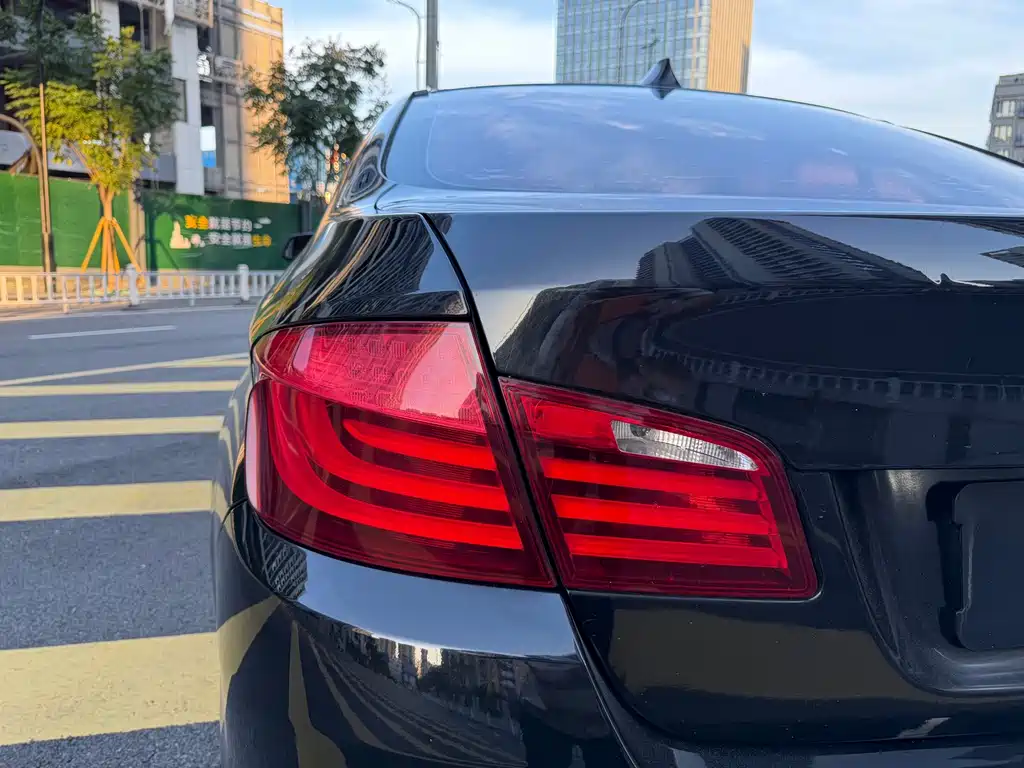 BMW 5 Series — миниатюра 27