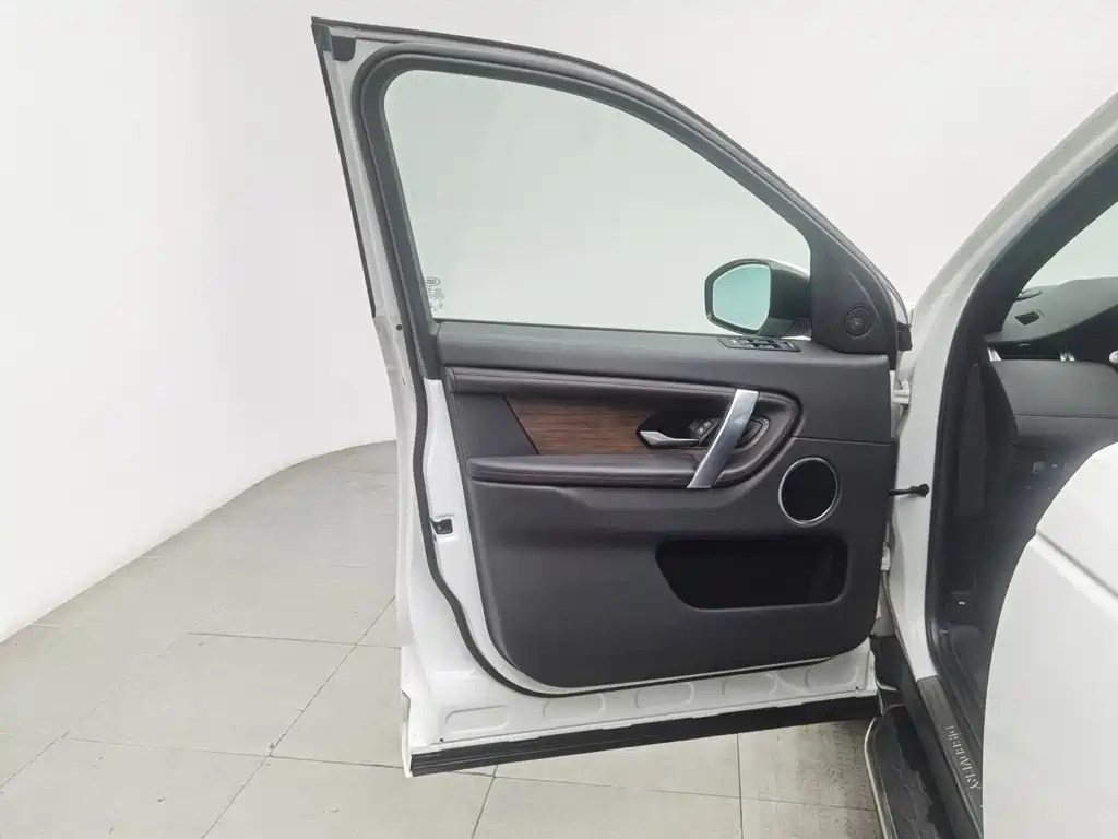 Land Rover Discovery Sport — миниатюра 8