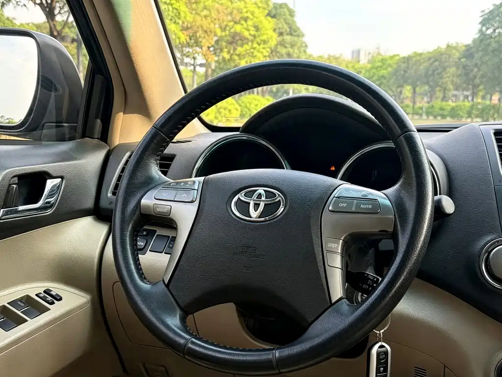 Toyota Highlander — миниатюра 12