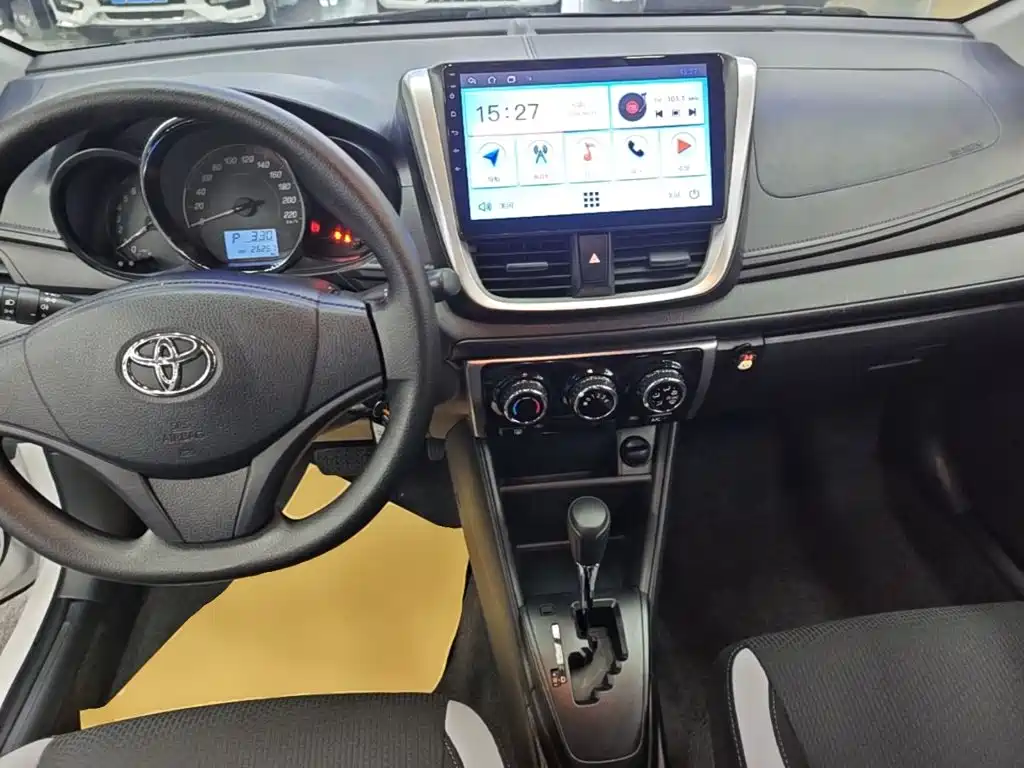 Toyota Yaris L — миниатюра 10