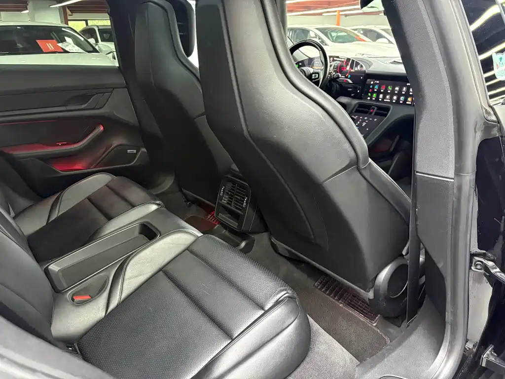 Porsche Taycan — миниатюра 12