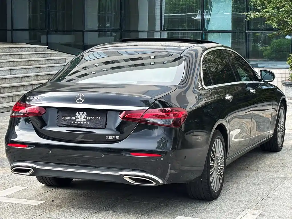 Mercedes-Benz E-Class — миниатюра 6