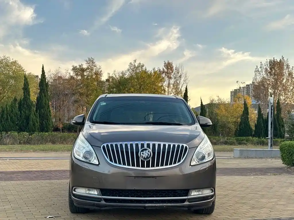 Buick GL8 — миниатюра 2
