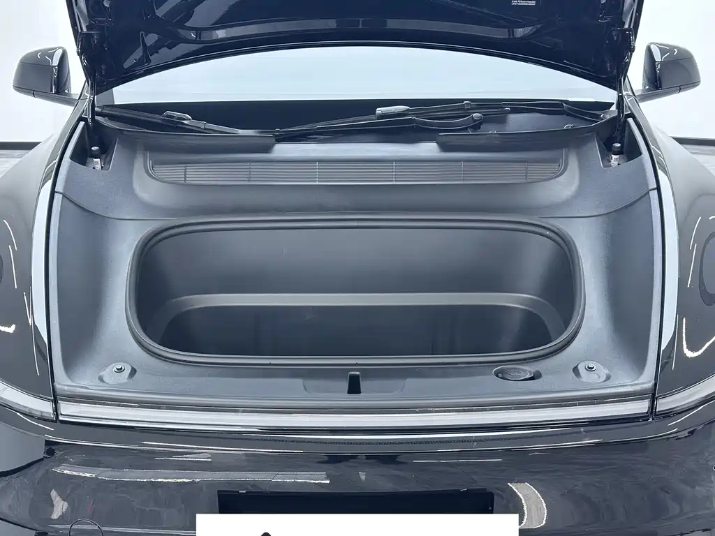 Tesla Model Y L — миниатюра 8