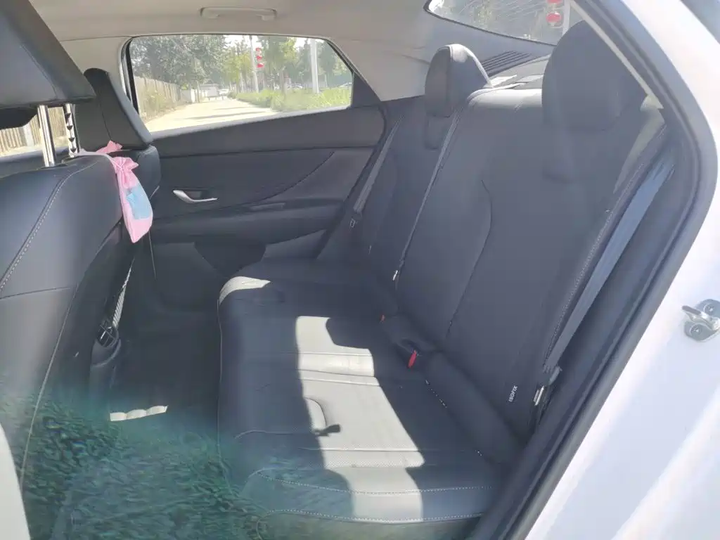 Hyundai Elantra — миниатюра 13