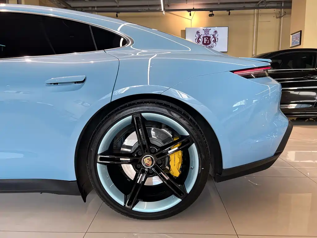 Porsche Taycan — миниатюра 10