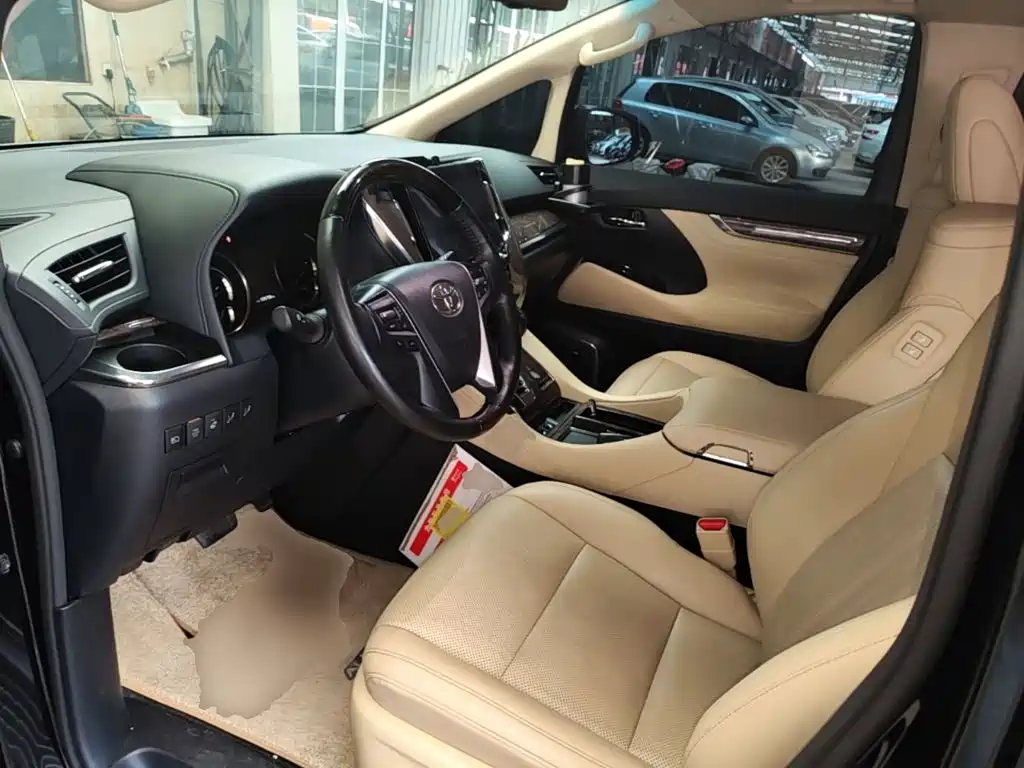 Toyota Alphard — миниатюра 16