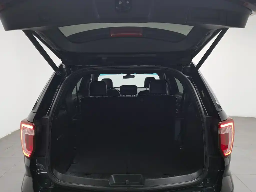 Ford Explorer (Import) — миниатюра 16
