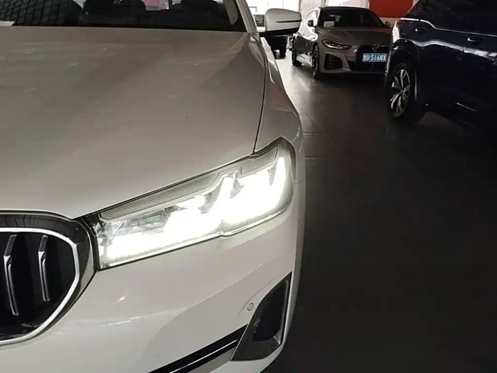 BMW 5 Series — миниатюра 24