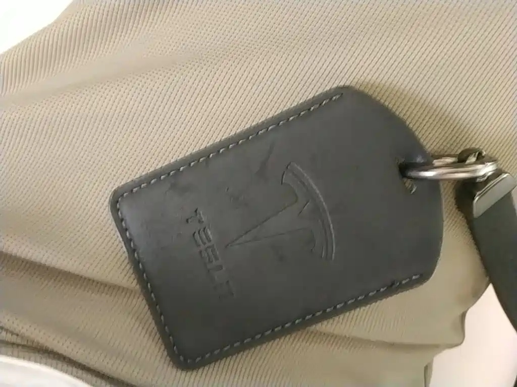 Tesla Model Y — миниатюра 9