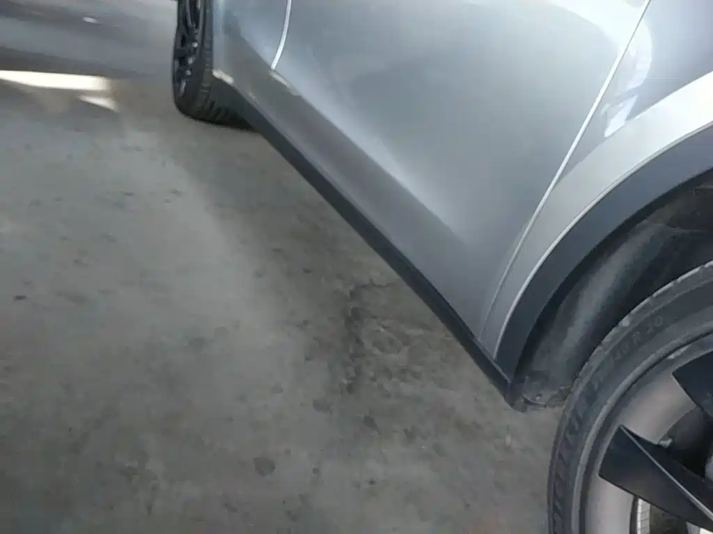 Tesla Model Y — миниатюра 21