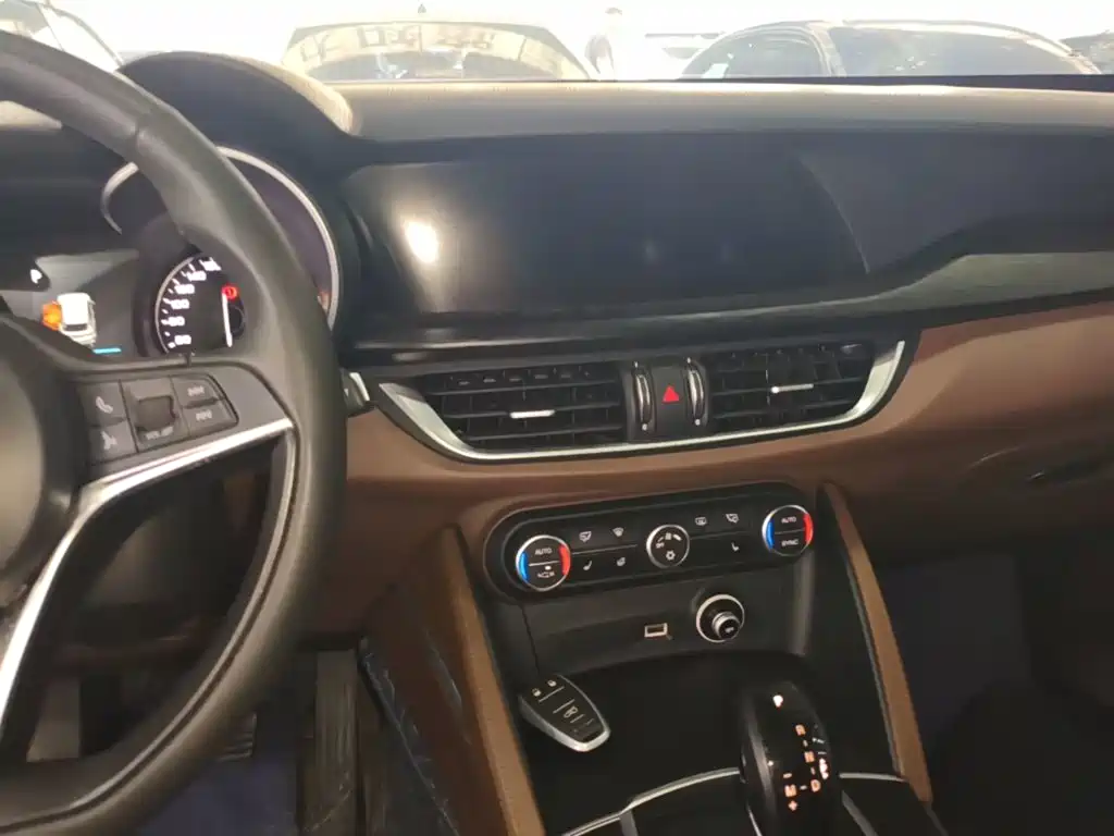 Alfa Romeo Stelvio — миниатюра 13