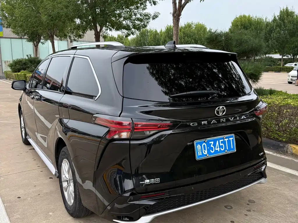 Toyota Granvia — миниатюра 4