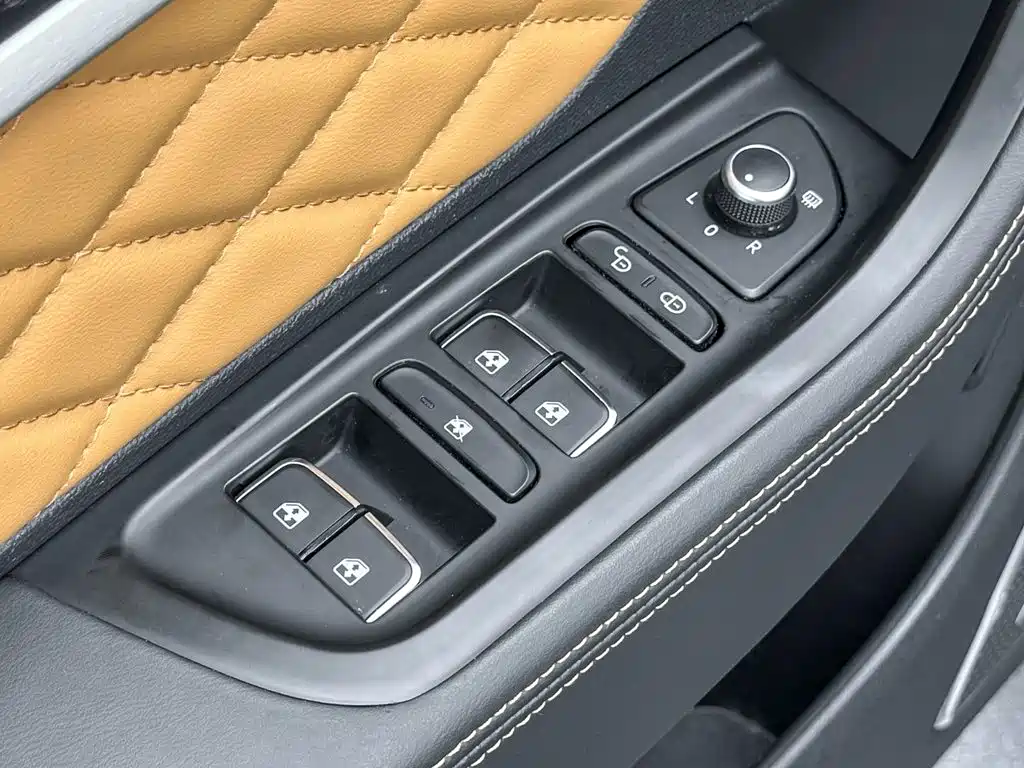 Hongqi Hongqi HS7 — миниатюра 14