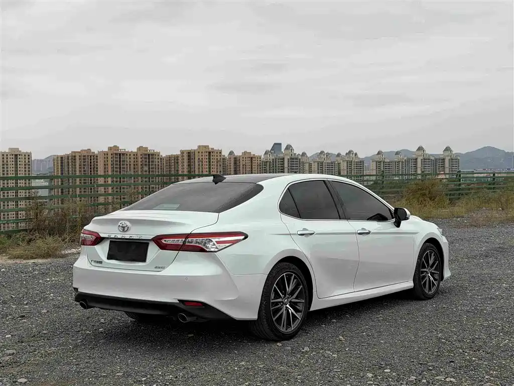 Toyota Camry — миниатюра 4