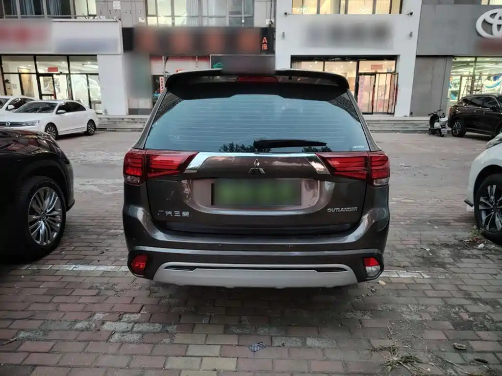 Mitsubishi Outlander — миниатюра 12