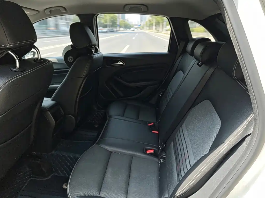 Mercedes-Benz B-Class — миниатюра 6