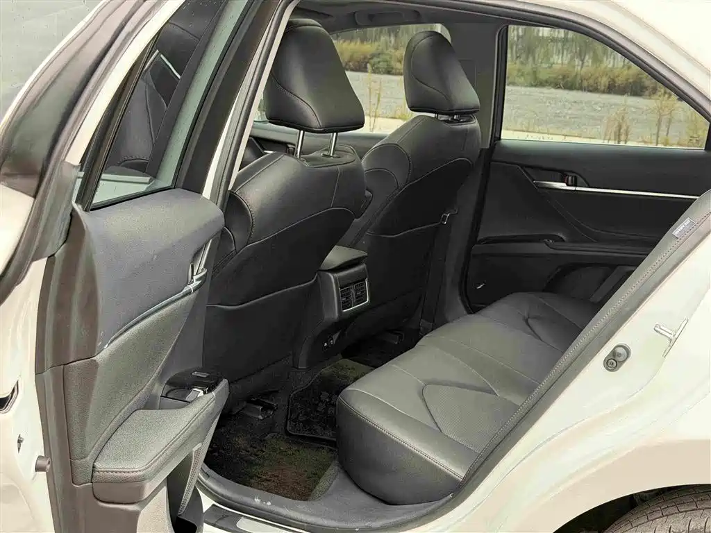 Toyota Camry — миниатюра 8
