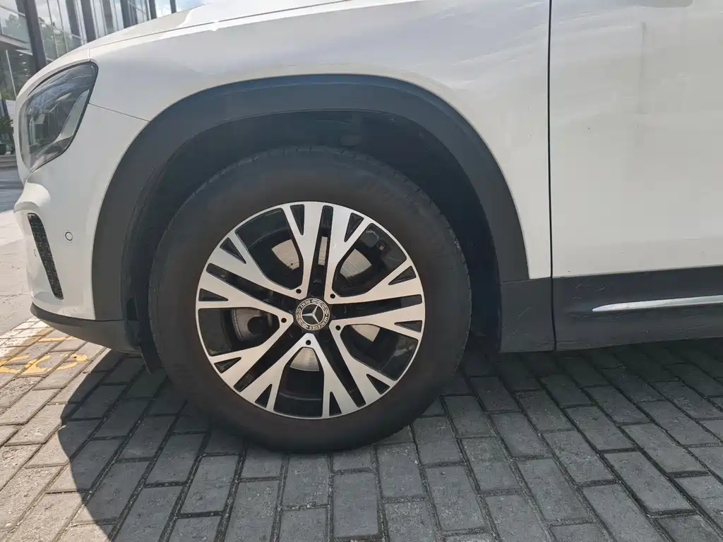 Mercedes-Benz GLB — миниатюра 4